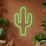Néon LED Cactus allumé, mis en situation dans un intérieur