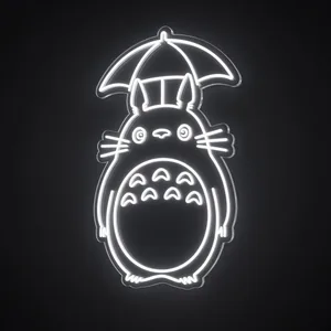 Néon LED Totoro em branco frio sobre placa de acrílico transparente recortada