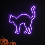 Αναμμένη πινακίδα νέον LED Black Cat σε εσωτερικό χώρο