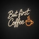 Néon LED But First Coffee em branco quente e laranja sobre placa de acrílico transparente recortada