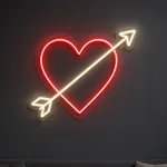 Brandend LED-neonbord Cupid's Arrow in een interieur