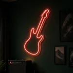 Néon LED Electric Guitar allumé, mis en situation dans un intérieur