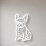 Néon LED French Bulldog allumé, mis en situation dans un intérieur