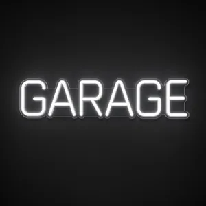 Néon LED Garage em branco frio sobre placa de acrílico transparente recortada