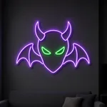 Αναμμένη πινακίδα νέον LED Horned Demon σε εσωτερικό χώρο