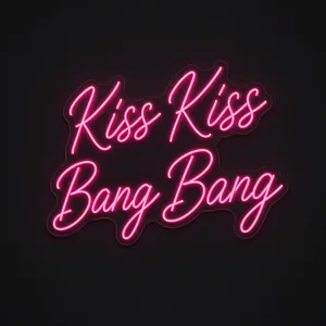 Neon LED Kiss Kiss Bang Bang (róż) na przezroczystej płycie akrylowej wyciętej po konturze