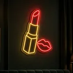 Leuchtendes LED-Neonschild Lipstick in einem Wohnraum