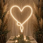 Brandend LED-neonbord Love Knot in een interieur