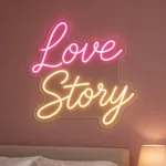 Néon LED Love Story allumé, mis en situation dans un intérieur
