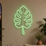 Néon LED Monstera Leaf allumé, mis en situation dans un intérieur