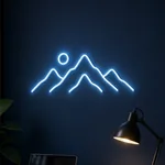 Néon LED Mountain Moon allumé, mis en situation dans un intérieur
