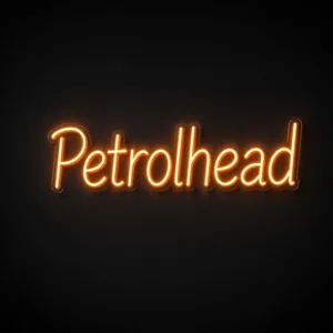 Néon LED Petrolhead em laranja sobre placa de acrílico transparente recortada