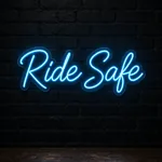 Néon LED Ride Safe aceso num ambiente interior