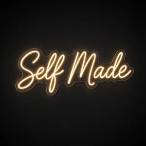 Néon LED Self Made em branco quente sobre placa de acrílico transparente recortada