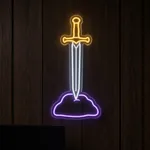 Leuchtendes LED-Neonschild Sword in the Stone in einem Wohnraum
