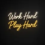 Néon LED Work Hard Play Hard blanc chaud et jaune chaud, sur plaque en acrylique transparent découpée à la forme